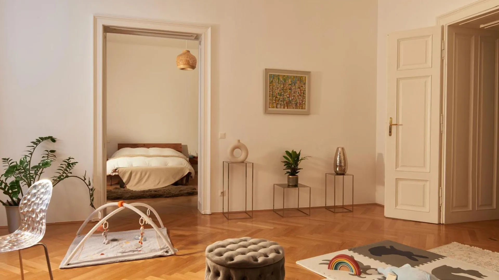 Spacious & Elegant, Ideal Location Wien Lägenhet