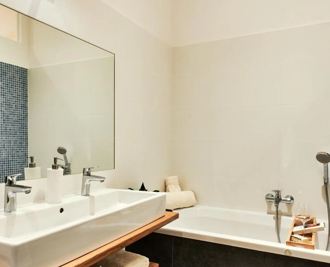 Spacious & Elegant, Ideal Location Wien