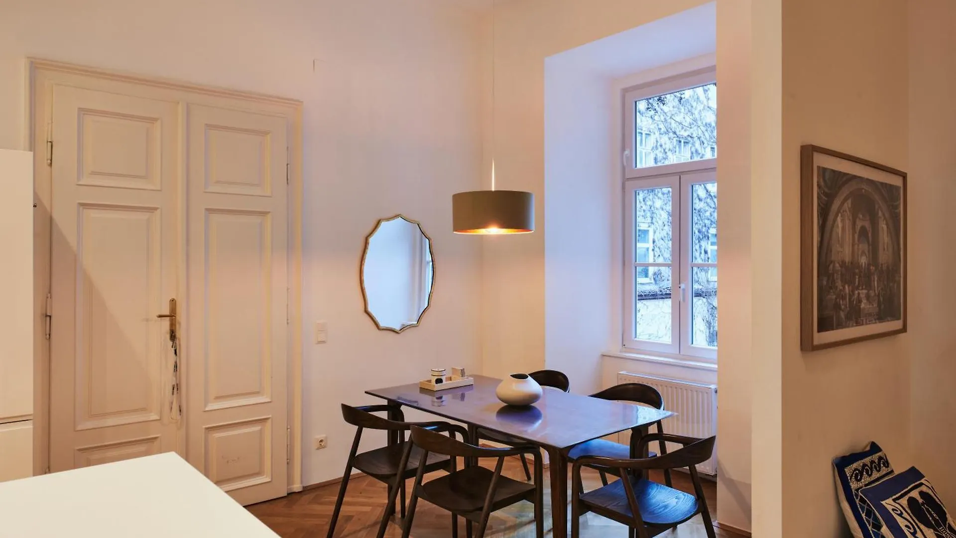 Spacious & Elegant, Ideal Location Wien