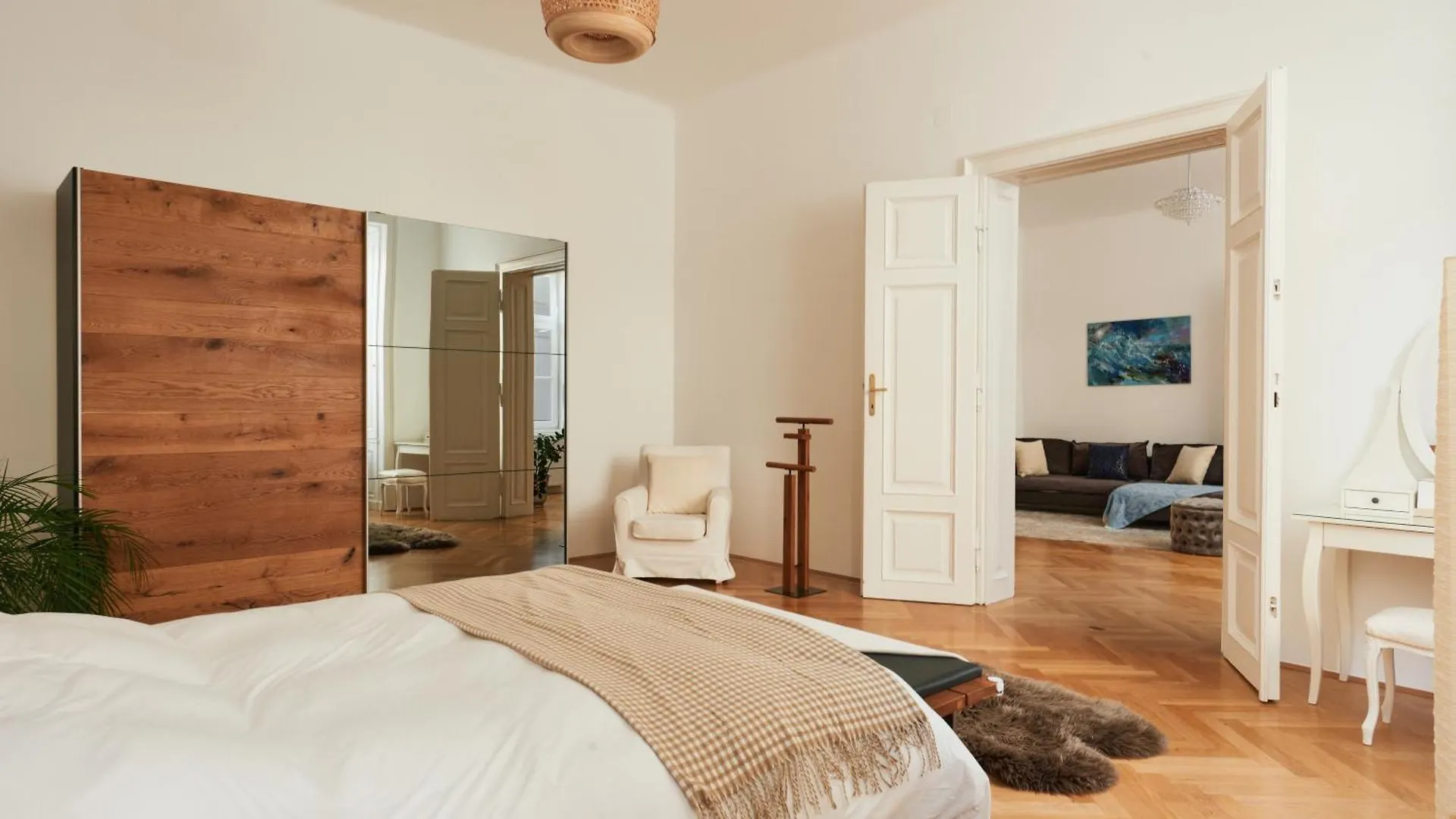 Spacious & Elegant, Ideal Location Wien